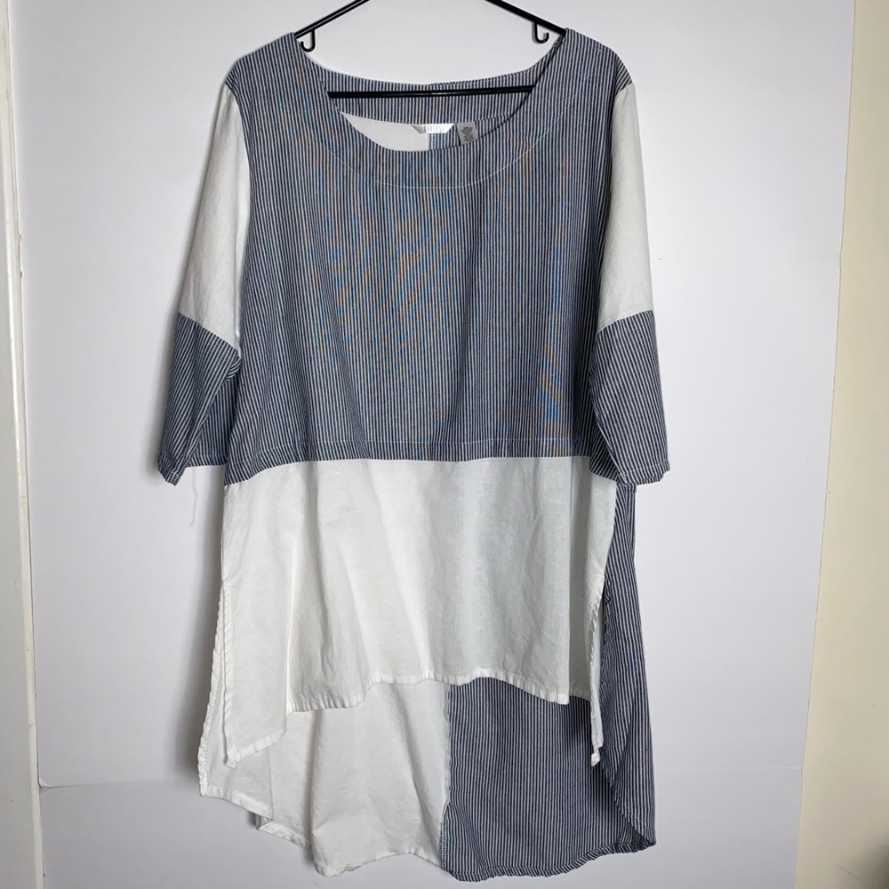 Kaktus Woman’s Top Blouse White Gray Stripes Tunic Sz S Linen Blend Scoop Neck
